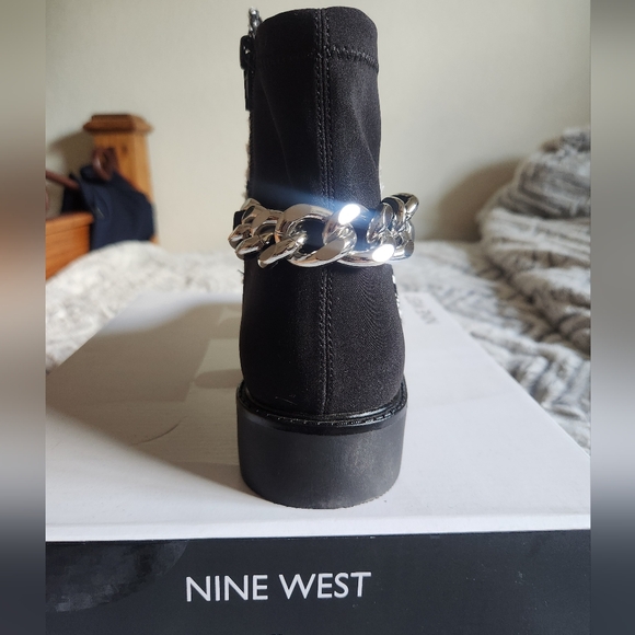 *LIKE NEW* Nine West Talles Lug Sole Bootie Size 8.5 - Picture 5 of 5